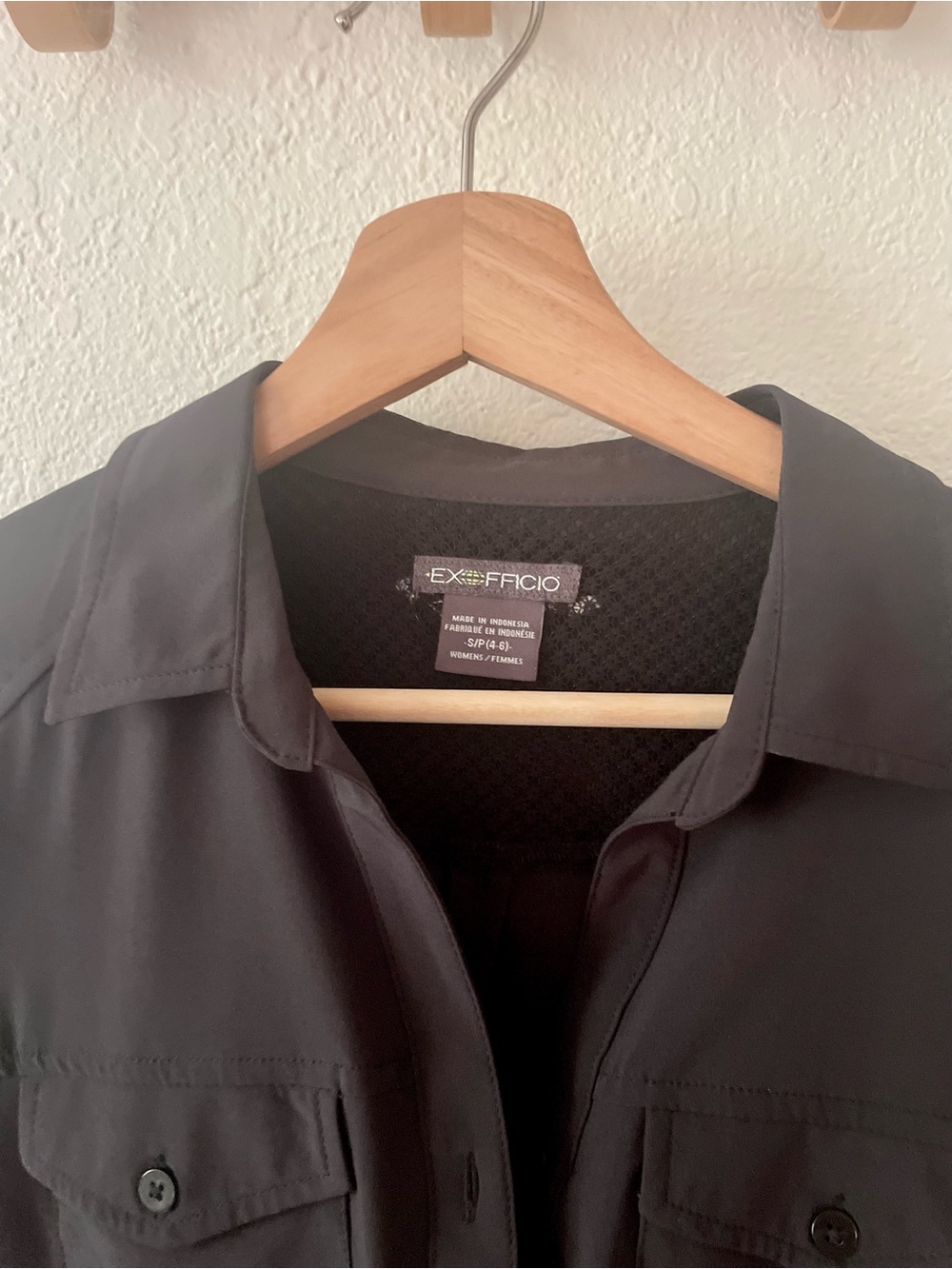 Exofficio Express Women’s Black Silk Like Collared Button Down Size Small GUC